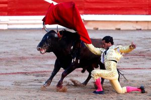 Pase de pecho de rodilla de Iv&aacute;n fandi&ntilde;o